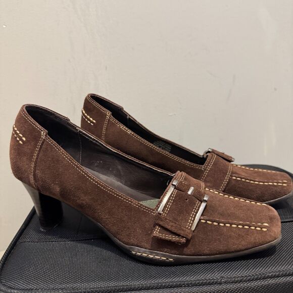 Aerosole Road Snap Brown Suede Buckle Loafer Kitten Heels SZ 8.5M Good Condition - Picture 1 of 9